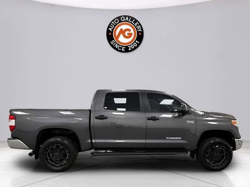 Used 2017 Toyota Tundra SR5 w/ SR5 Upgrade Package AWD/4WD image 8