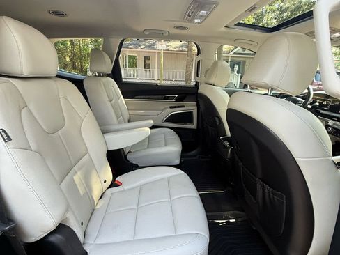 Used 2023 Kia Telluride EX w/ EX Captain's Chair Package image 14