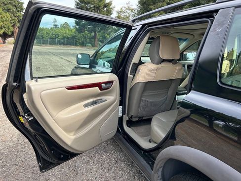 Used 2003 Volvo V70 image 24