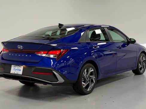 Used 2025 Hyundai Elantra Sport image 4