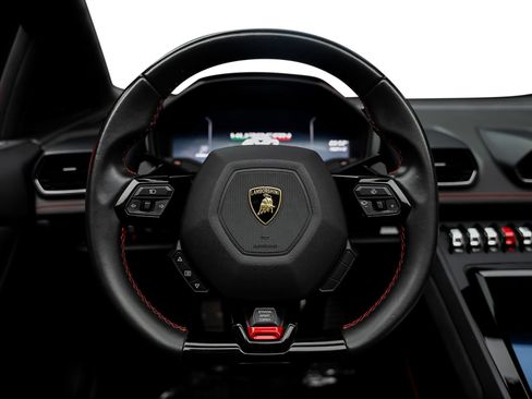 Used 2020 Lamborghini Huracan EVO RWD image 32