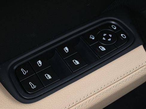 Certified 2026 Porsche Cayenne AWD/4WD image 18