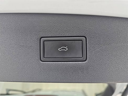 Used 2022 Volkswagen Tiguan SE R-Line image 21