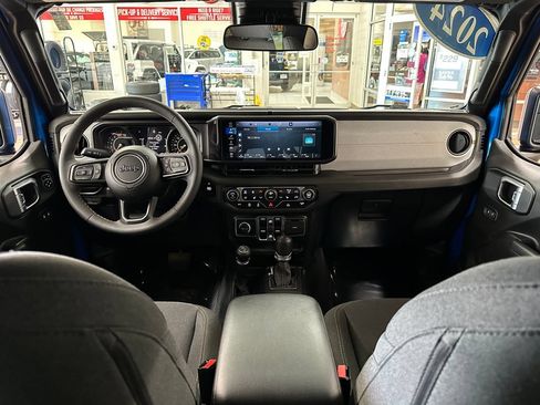 Used 2024 Jeep Wrangler Unlimited Sport AWD/4WD image 11