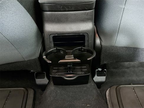 Used 2017 Toyota Corolla LE image 28