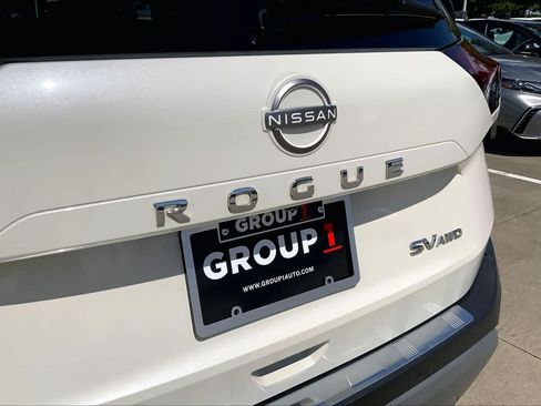 Used 2023 Nissan Rogue SV AWD/4WD image 32