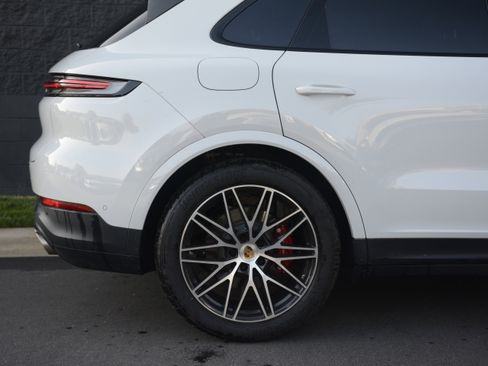 Certified 2024 Porsche Cayenne S AWD/4WD image 42