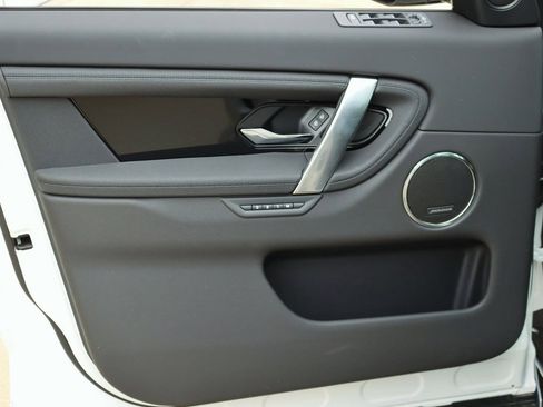 Used 2025 Land Rover Discovery Sport S image 11