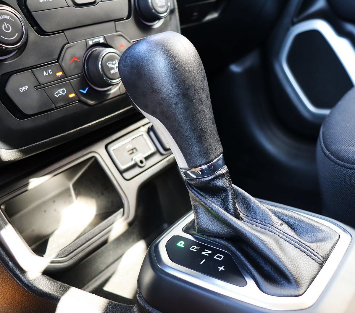 Used 2020 Jeep Renegade Latitude w/ Popular Equipment Group FWD image 50