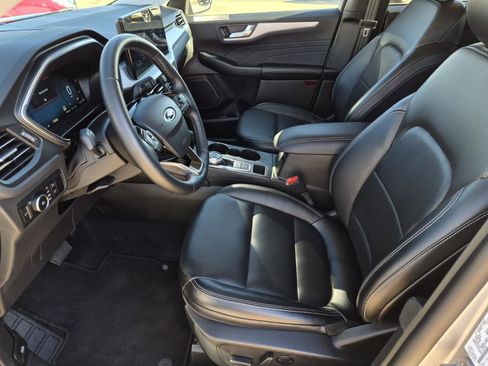 Used 2024 Ford Escape Platinum image 27