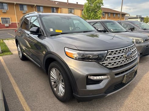 Used 2022 Ford Explorer Limited w/ Equipment Group 301A AWD/4WD image 2