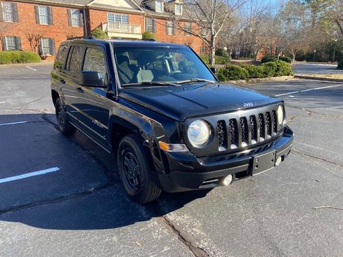 Used 2015 Jeep Patriot Sport image 4