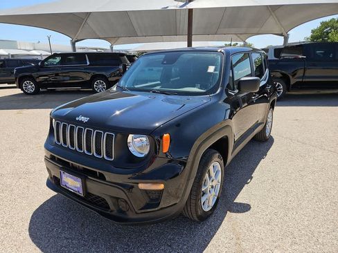 Used 2023 Jeep Renegade Latitude AWD/4WD image 9