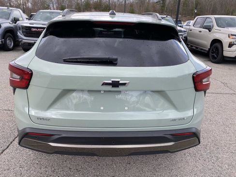 New 2026 Chevrolet Trax ACTIV w/ Sunroof Package FWD image 4