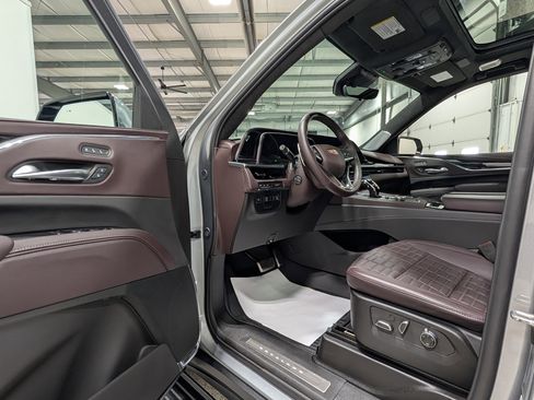 Used 2024 Cadillac Escalade V w/ LPO, ONYX Package image 13