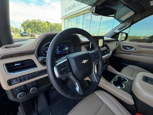 Used 2023 Chevrolet Suburban Premier AWD/4WD image 14