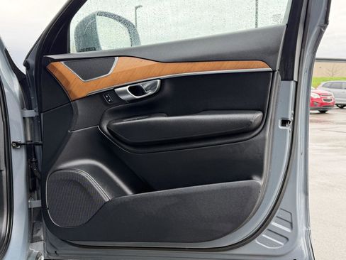 Used 2022 Volvo XC90 T6 Momentum w/ Climate Package image 52