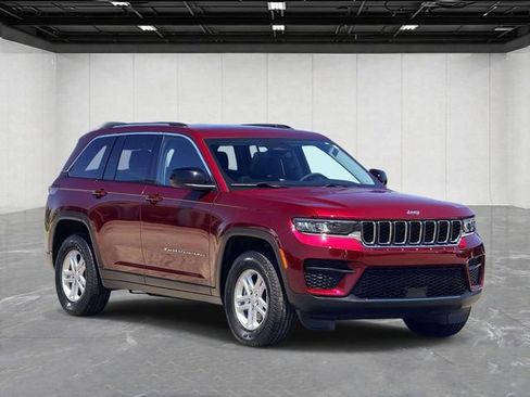 Certified 2023 Jeep Grand Cherokee Laredo w/ Luxury Tech Group I AWD/4WD image 3