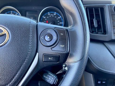 Used 2018 Toyota RAV4 LE image 24