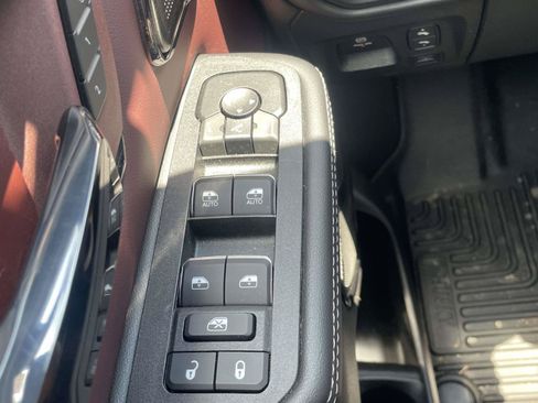 Used 2025 RAM 1500 Limited AWD/4WD image 30