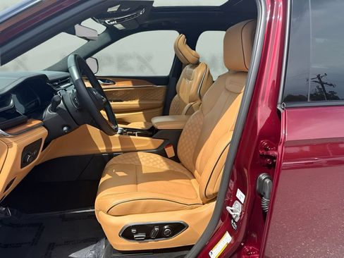 Used 2025 Jeep Grand Cherokee L Summit w/ Advanced Protech Group IV AWD/4WD image 5