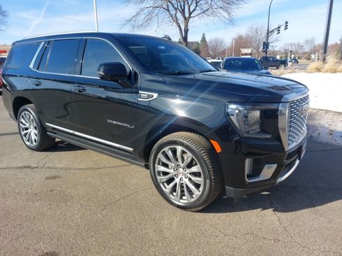 Used 2022 GMC Yukon Denali w/ Denali Premium Package image 8