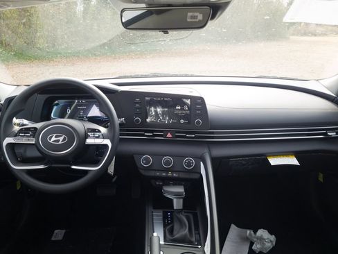 New 2026 Hyundai Elantra SE FWD image 18