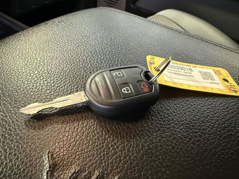 Used 2013 Ford F250 XLT w/ XLT Interior Pkg image 30