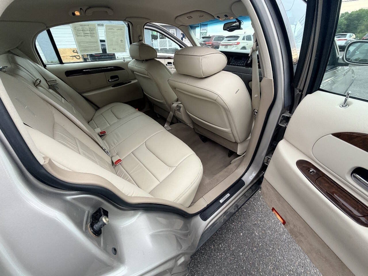 Used 1999 Lincoln Town Car Signature RWD image 65