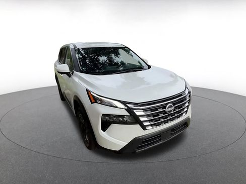 Used 2025 Nissan Rogue SV FWD image 3