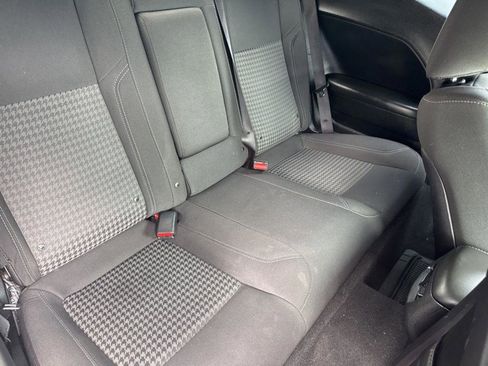 Used 2019 Dodge Challenger SXT image 28