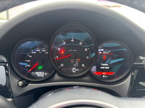 Used 2018 Porsche Macan AWD/4WD image 25