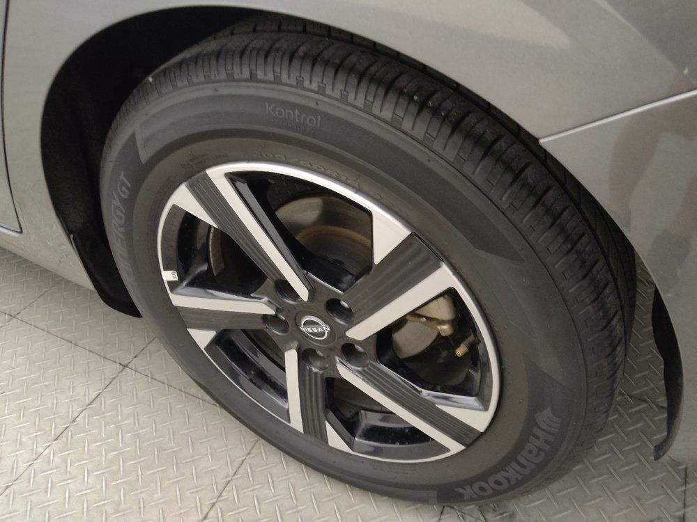 Used 2025 Nissan Sentra SV FWD image 31
