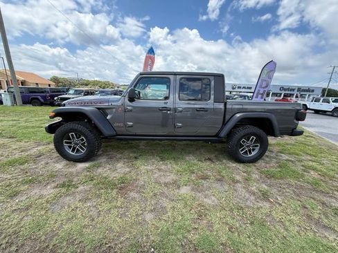 Used 2025 Jeep Gladiator Mojave w/ Dual Top Group AWD/4WD image 4