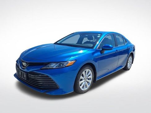 Used 2020 Toyota Camry LE FWD image 11