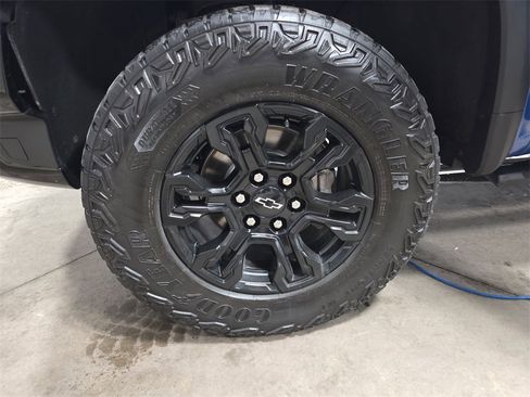 Certified 2022 Chevrolet Silverado 1500 ZR2 w/ Technology Package image 32