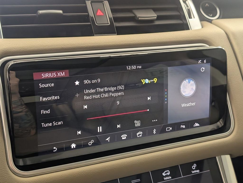Used 2018 Land Rover Range Rover Sport HSE AWD/4WD image 20