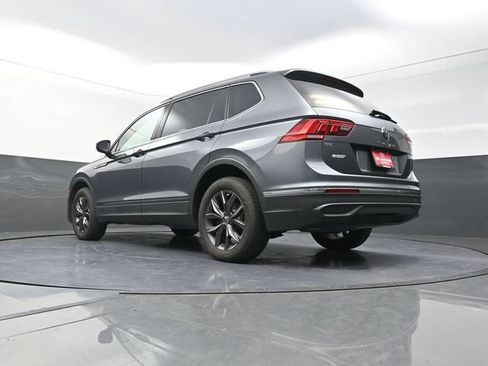 Used 2024 Volkswagen Tiguan SE AWD/4WD image 35