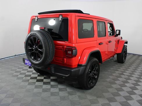 Used 2025 Jeep Wrangler Unlimited Sahara w/ Safety Group AWD/4WD image 23
