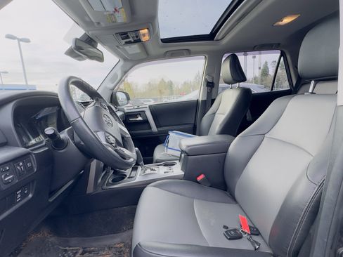 Used 2023 Toyota 4Runner SR5 Premium image 9