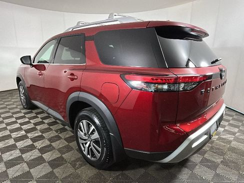 Used 2023 Nissan Pathfinder SL w/ Black Appearance Package AWD/4WD image 5