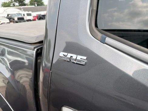 Used 2018 Toyota Tacoma SR5 AWD/4WD image 5