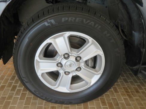 Used 2019 Toyota Sequoia SR5 AWD/4WD image 7