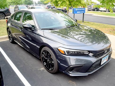 Used 2023 Honda Civic Sport image 4