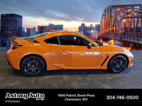 Used 2023 Toyota GR86 10th Anniversary SE image 2