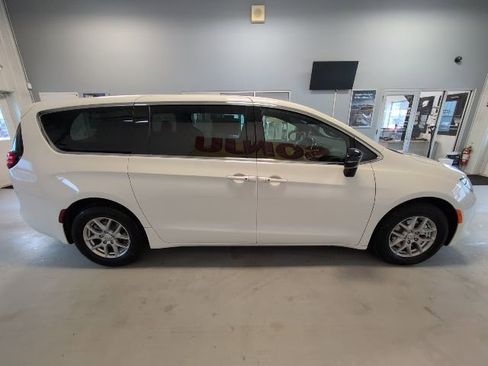 New 2026 Chrysler Voyager LX FWD image 6