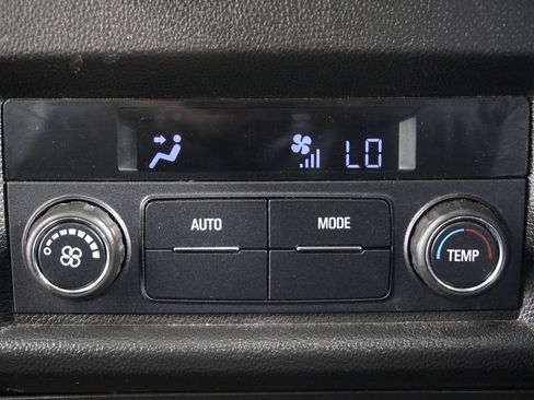 Used 2020 Chevrolet Traverse LT w/ Driver Confidence II Package AWD/4WD image 13