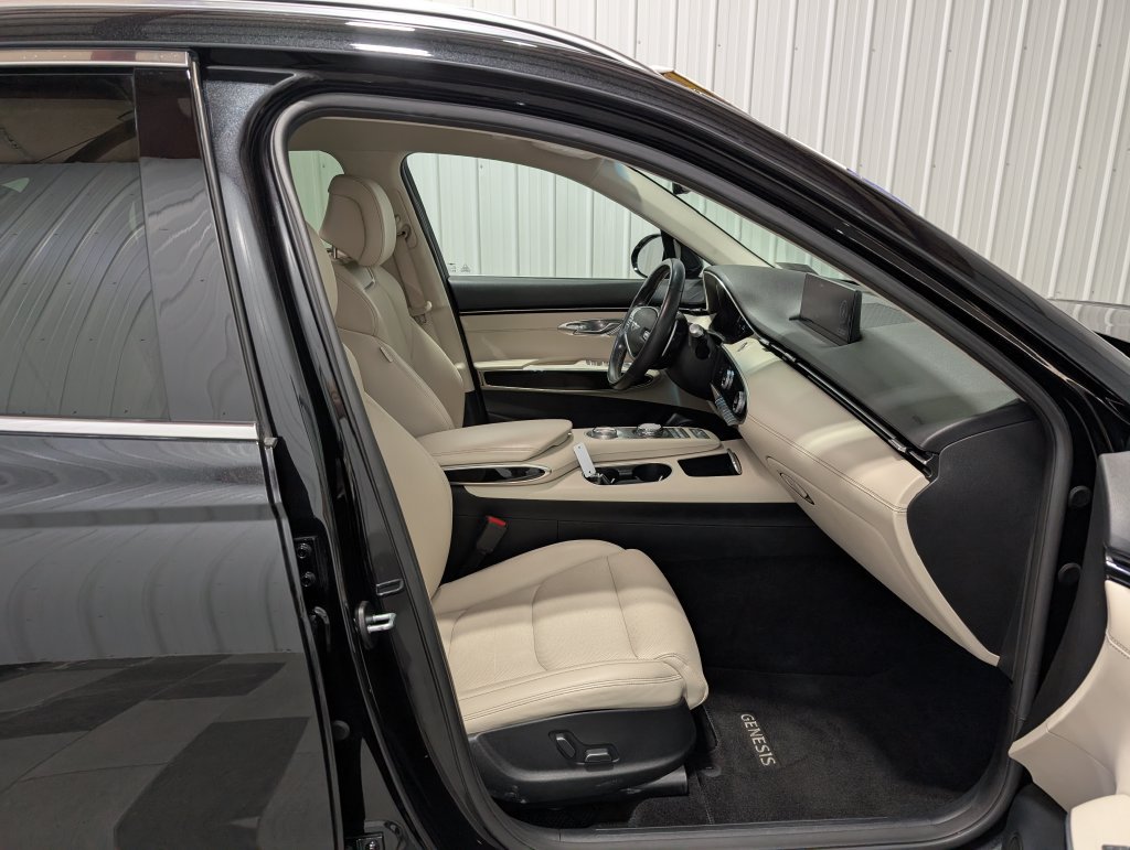 Used 2023 Genesis GV70 2.5T w/ Winter Weather Package AWD/4WD image 30