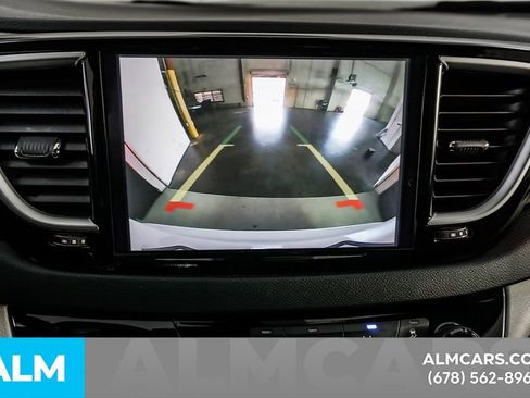 Used 2024 Chrysler Pacifica Touring-L image 35