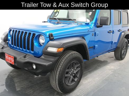 Used 2024 Jeep Wrangler Unlimited Sport AWD/4WD image 3